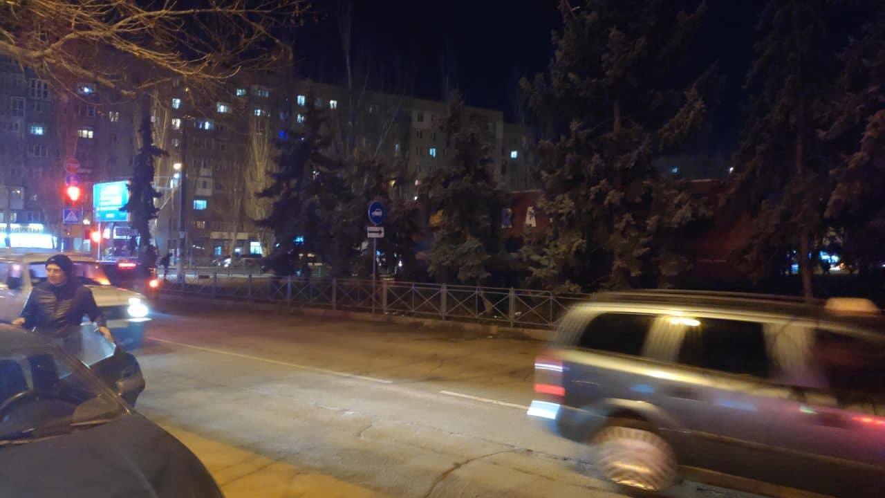 Конец истории: в Николаеве на проезжей части елками торговать уже не будут – предпринимателю нашли другое место