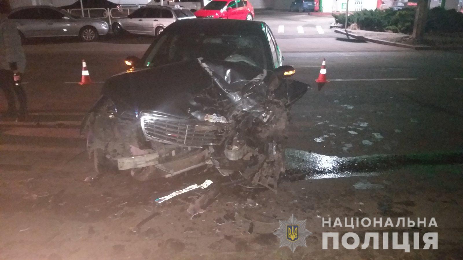 В Николаеве ночью лоб в лоб столкнулись два такси – водители обеих машин в больнице (ФОТО)