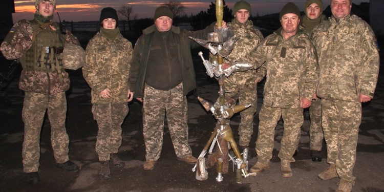 Из мин, снарядов и гранат: украинские воины собрали для боевиков «новогоднюю елку» из «подарочков» российских наемников (ФОТО, ВИДЕО)