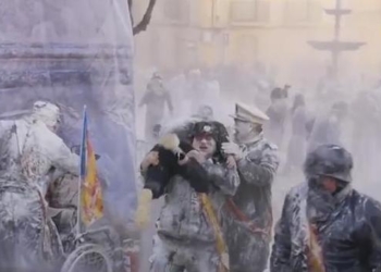 На востоке Испании прошла традиционная битва мукой и яйцами (ВИДЕО)