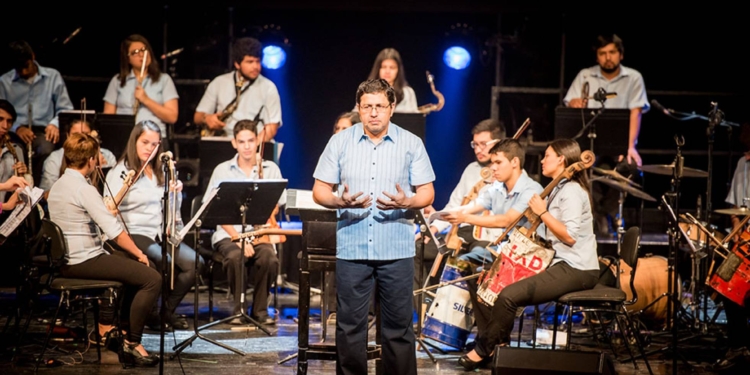 А мусор, оказывается, может звучать: в Испании выступит оркестр, в котором дети играют на инструментах, сделанных из собранного на свалке металлолома (ВИДЕО)