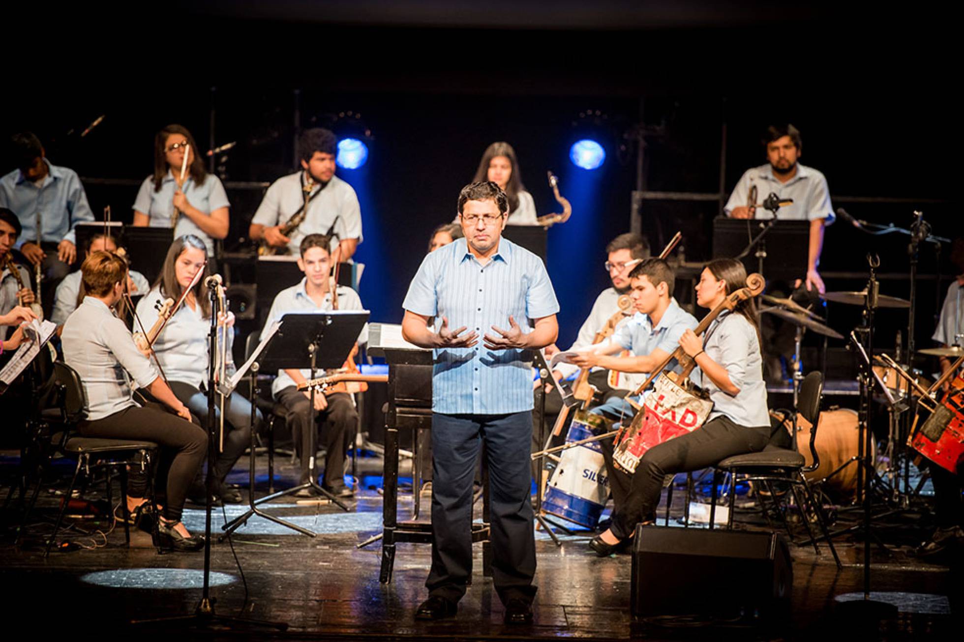 А мусор, оказывается, может звучать: в Испании выступит оркестр, в котором дети играют на инструментах, сделанных из собранного на свалке металлолома (ВИДЕО)