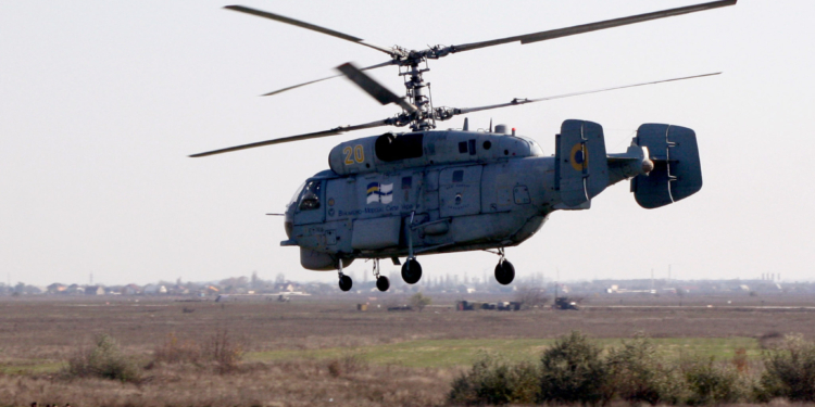 На Николаевщине летчики морской авиационной бригады проводят конкурс на лучший экипаж вертолета (ФОТО)