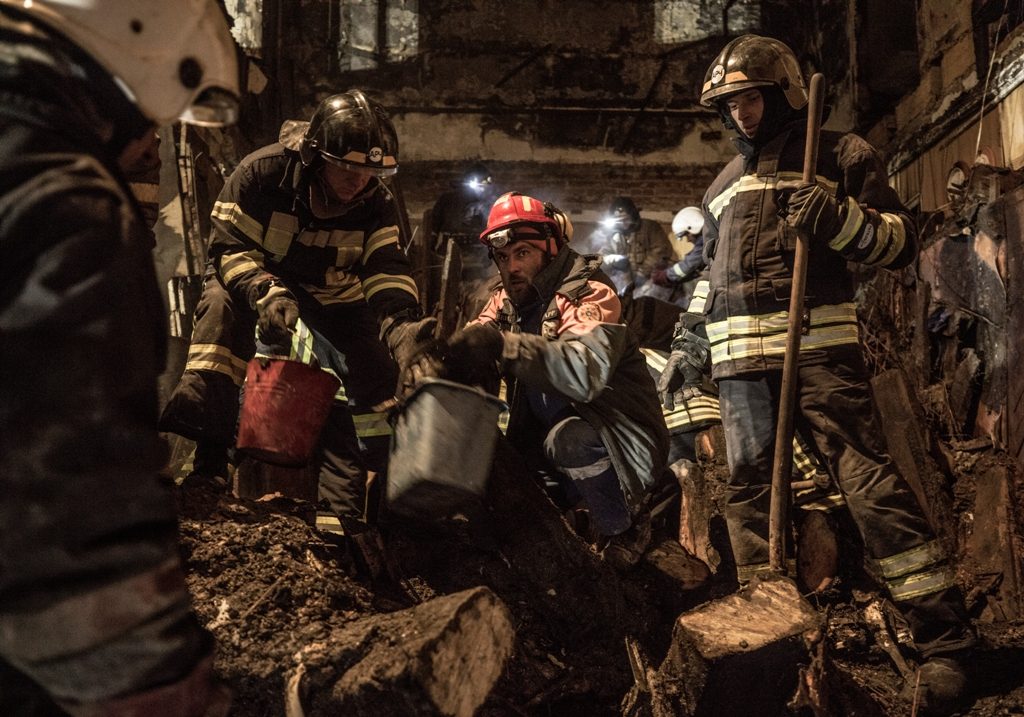 Пожар в одесском колледже: спасатели нашли еще одно тело под завалами 1