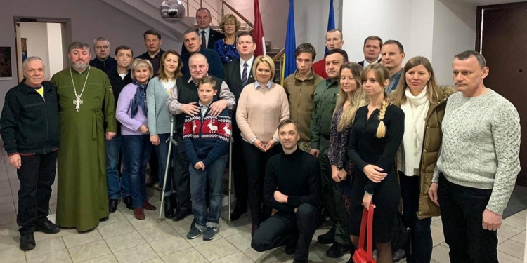 Бывшие пленники Кремля отправились на реабилитацию в Юрмалу (ВИДЕО)