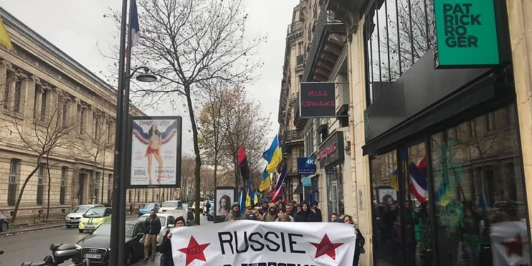 В Париже провели митинг в поддержку Украины