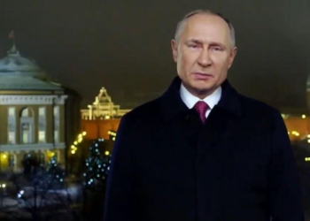 Пользователям сети “закрыли рты” под новогодним обращением Путина (ВИДЕО)