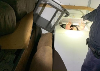 При перевозке мебели в США в ней обнаружили китайских нелегалов (ФОТО)