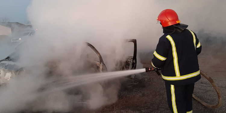 На трассе Одесса-Николаев по неизвестной причине горела легковушка (ФОТО)