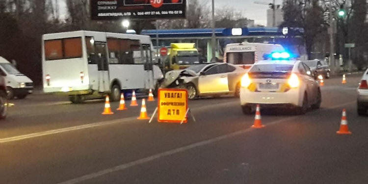 В Николаеве в результате ДТП погибли водитель и пассажир такси (ФОТО 18+, ОБНОВЛЕНО)