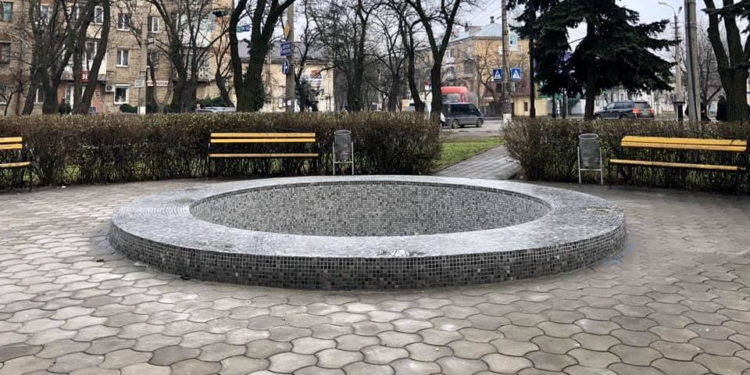 В Николаеве привели в порядок фонтан в сквере им.В.Черновола (ФОТО)