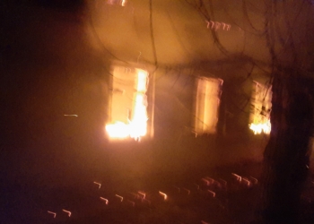 Николаевские спасатели погасили пожар в частном доме
