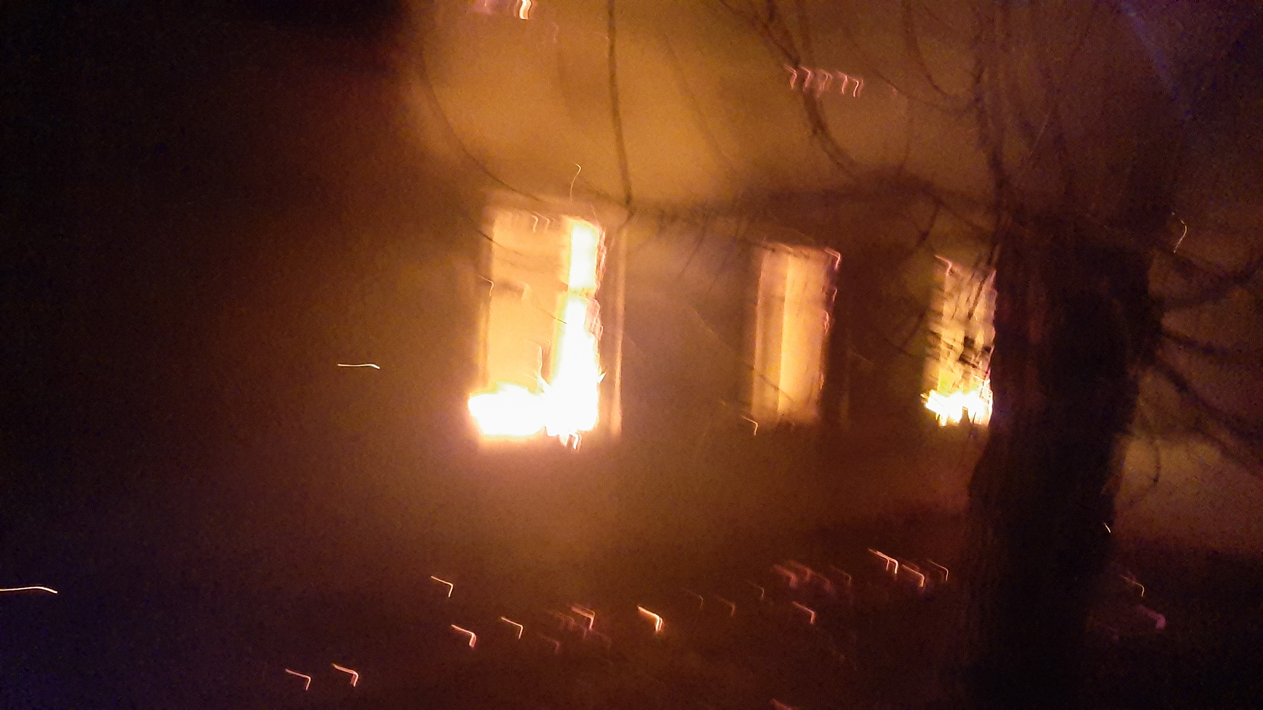 Николаевские спасатели погасили пожар в частном доме