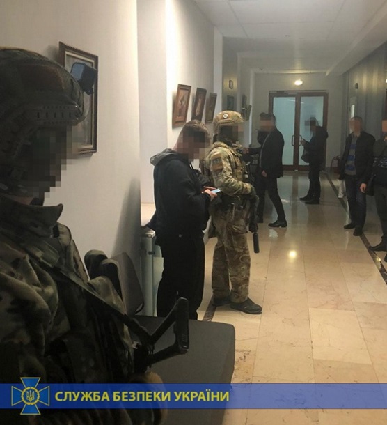 ГПУ и СБУ провели обыск в аэропорту Одессы (ФОТО) 1