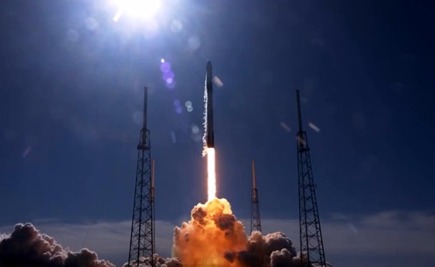 SpaceX запустила космический грузовик Dragon к МКС