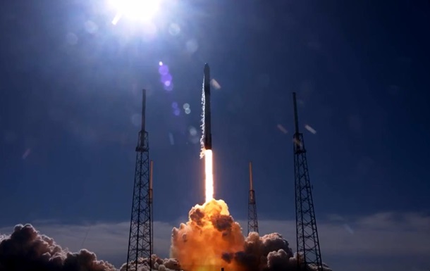 SpaceX запустила космический грузовик Dragon к МКС 1