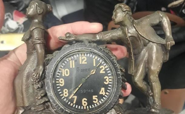 Пограничники обнаружили в багаже украинки радиоактивные часы