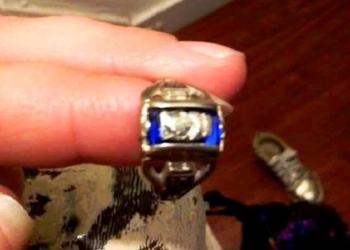 Забытое в туалете кольцо спустя 44 года вернулось к владелице (ВИДЕО)