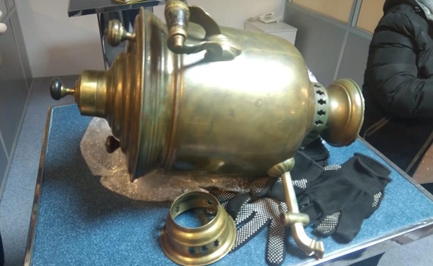 Пограничники в Борисполе не пустили самовар в Италию