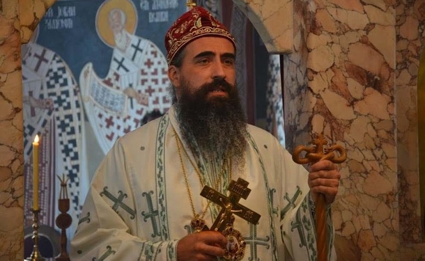 В Черногории полиция избила епископа