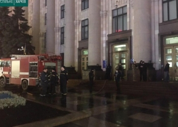 В Харькове подожгли вход в ОГА