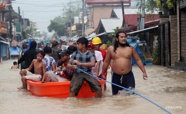 На Филиппинах растет число жертв мощного тайфуна