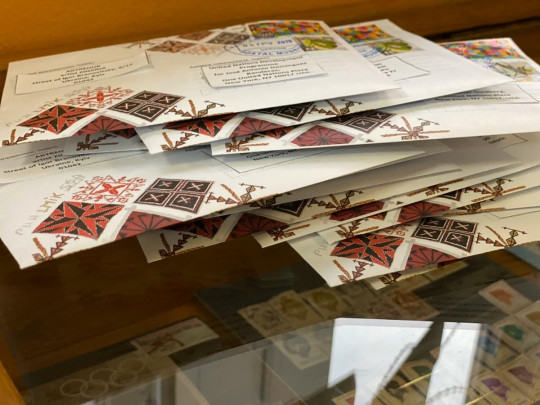 Красная нить любви: В Киеве презентовали конверт с орнаментами волонтеров и ветеранов АТО 7