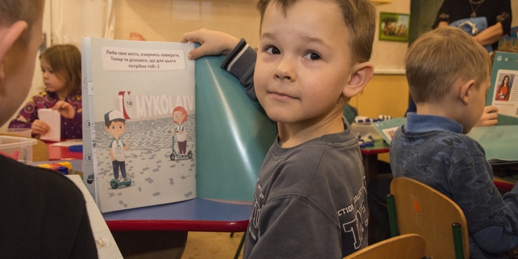 Воспитанники детских садов Николаева получили книжки-раскраски для развития своих эко-привычек (ФОТО)