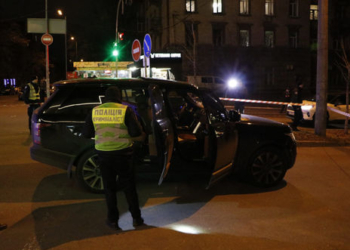 В Центре Киева обстреляли дорогой внедорожник: убит трехлетний ребенок (ВИДЕО)