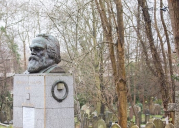 На могиле Карла Маркса установили камеры видеонаблюдения. В начале года ее дважды повредили вандалы