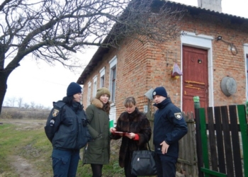 В Николаеве мать на несколько дней бросала малолетнюю дочь одну дома без еды (ФОТО)