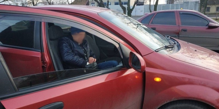 В Николаеве полицейским пришлось надеть наручники на водителя «Шевроле», устроившего аварию (ФОТО, ВИДЕО)