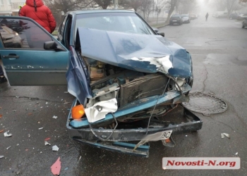 В Николаеве столкнулись «Вольво» и «Хонда» — в аварии пострадали две девушки (ФОТО)