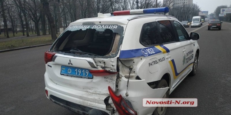 Полицейский Mitsubishi и Hyundai врезались в Николаеве