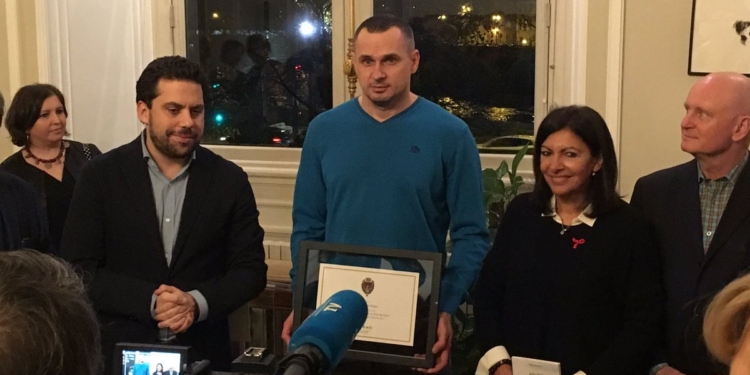 Сенцов получил звание почетного гражданина Парижа