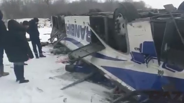 В России пассажирский автобус упал в реку, 15 погибших (ФОТО) 3