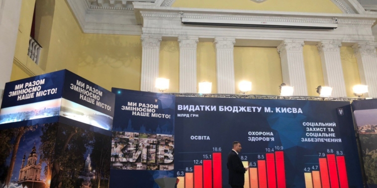 Кличко потроллил “государство в смартфоне” Зеленского