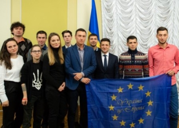 Зеленский встретился с бывшими студентами, которых избил “Беркут” на Евромайдане