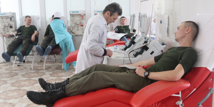 Военнослужащие Николаевского полка Нацгвардии сдали кровь для пациентов отделения онкогематологии областной детской больницы (ФОТО)