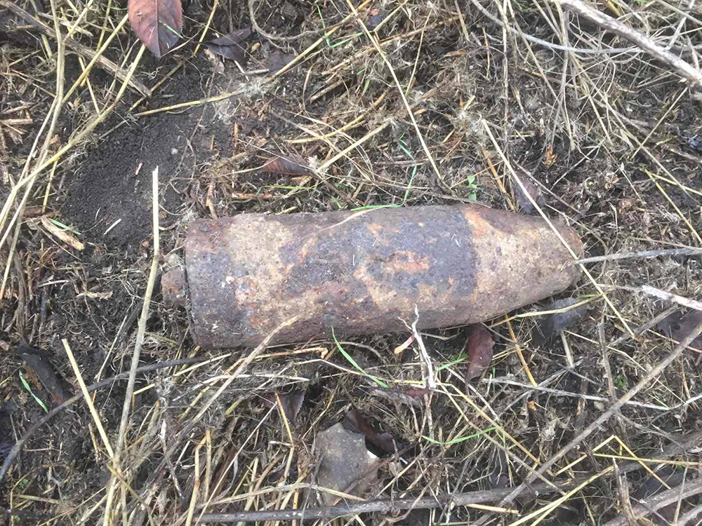 На Николаевщине мужчина копал огород и обнаружил артиллерийский снаряд (ФОТО) 1