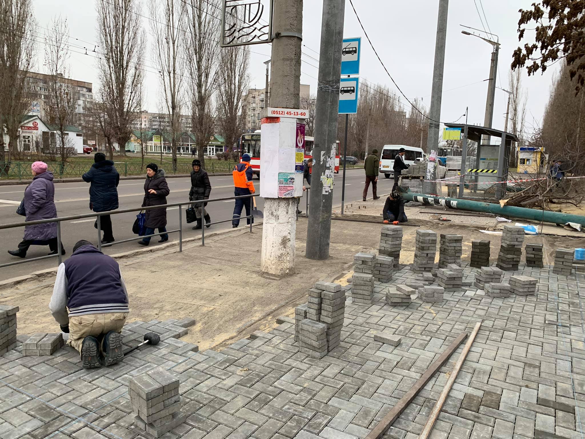 На Намыве начали ремонтировать тротуарное покрытие у госпиталя ветеранов войны (ФОТО)
