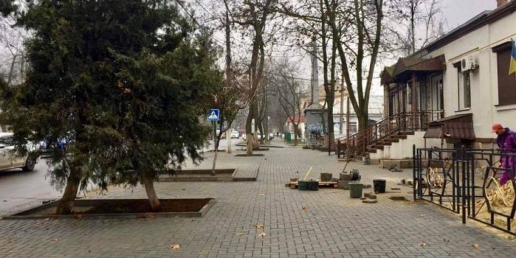 В Николаеве «плиточный ремонт» добрался до улицы Шевченко (ФОТО)