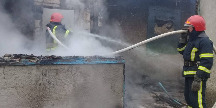 В Очаковском районе в пылающем доме заживо сгорел беспомощный мужчина (ФОТО)