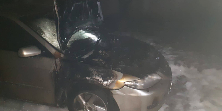 Замкнуло. В Николаеве загорелись 2 машины (ФОТО)