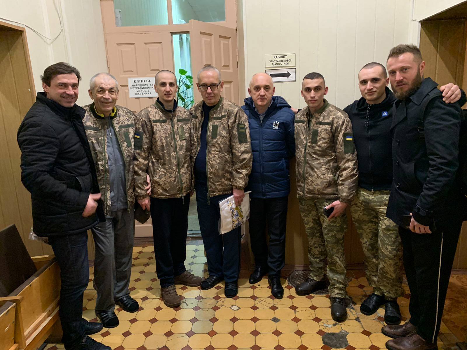 Сборная ветеранов футбола Украины встретилась с освобожденными пленными (ФОТО)