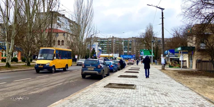 На улице Курортной в Николаеве старый асфальт заменили плиткой, а весной обещают озеленение (ФОТО)
