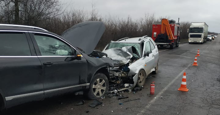 Под Южноукраинском столкнулись «Лада» и «Фольксваген»: погибла женщина (ФОТО)