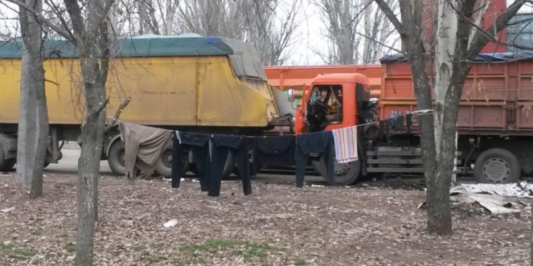 В Николаеве придумали, что делать с отстойником фур на улице Космонавтов