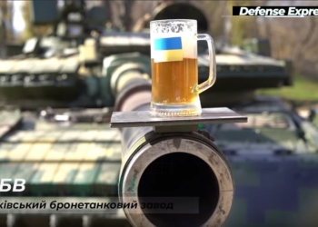 Кружка пива на стволе пушки. Бронетанковые заводы провели необычные испытания точности стрельбы (ВИДЕО)