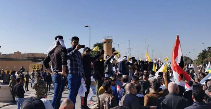 Протесты в Ираке: протестующие штурмовали посольство США в Багдаде